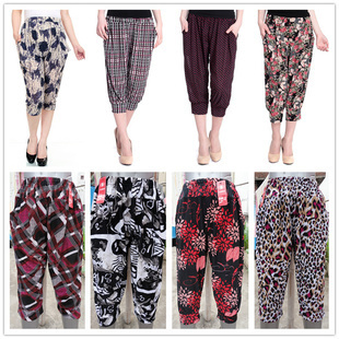 批發(fā)采購(gòu)中老年女裝-夏季服裝批發(fā)中老年冰絲七分燈籠褲外貿(mào)庫(kù)存廠家直銷(xiāo)地?cái)傏s集貨源.