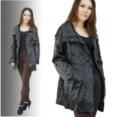 【【廠家批發(fā) 品質(zhì)上乘】小額服裝批發(fā)黑色光澤好長(zhǎng)風(fēng)衣ZB006-2】?jī)r(jià)格,廠家,圖片,女式風(fēng)衣、大衣,季玉榮(個(gè)體經(jīng)營(yíng))-